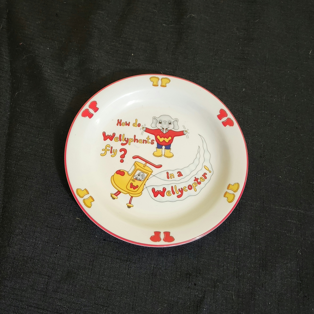 Wellyphant World Plate Stuart Hanson England about 8 inches